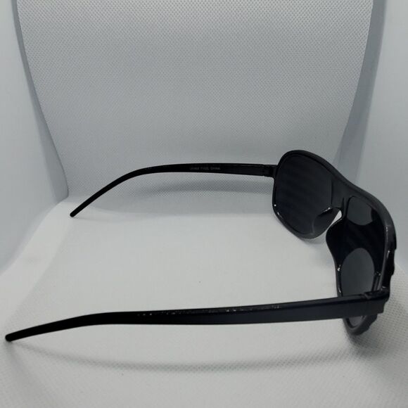 Retro Black & Silver Sunglasses